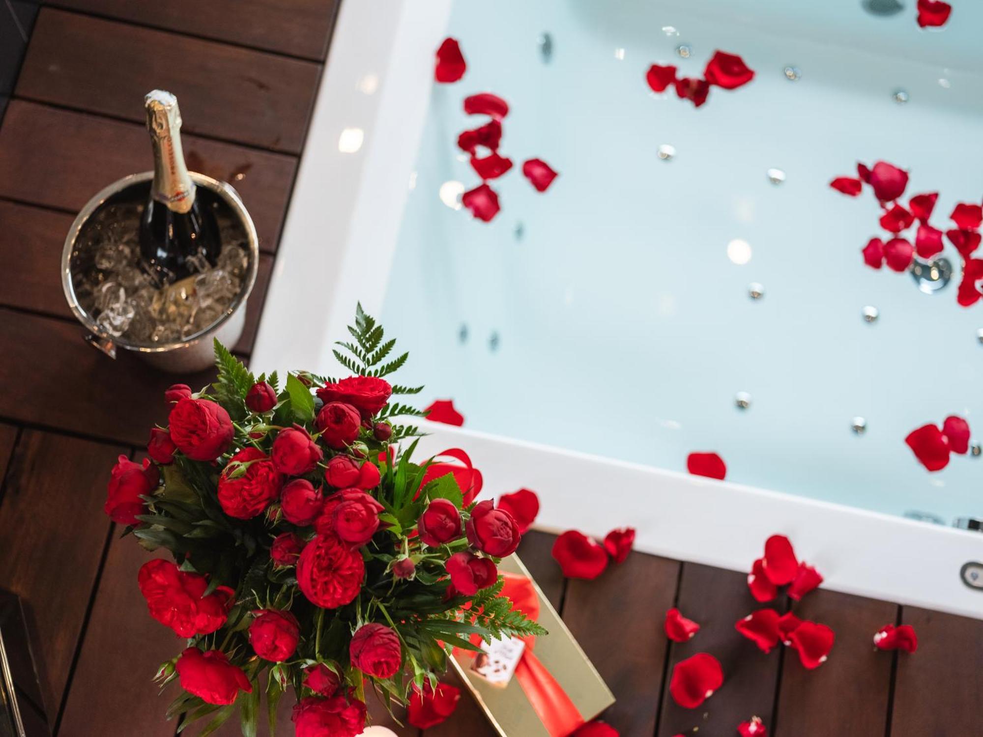 Ferienwohnung Art Penthouse With Jacuzzi - Krakow Center Exterior foto